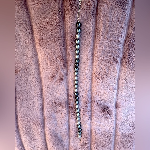 Iridescent Pearl Necklace - Picture 2 of 3